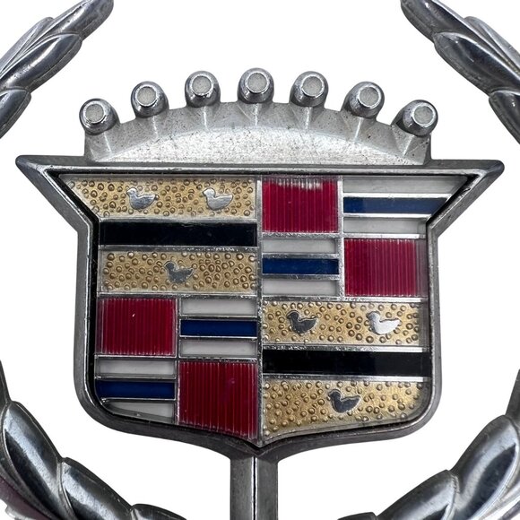 Vintage 80s Cadillac Hood Ornament Emblem Wreath & Crest Design Spring Mount - Picture 6 of 9